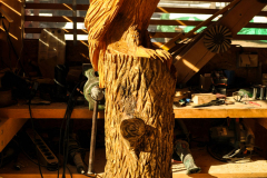 rezbar-drevorezba-vyrezavani-carving-wood-drevo-socha-bysta-sova_palena-110cm-radekzdrazil-20210220-02