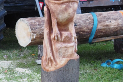 drevorezba-vyrezavani-rezbar-carving-wood-drevo-socha-zabak