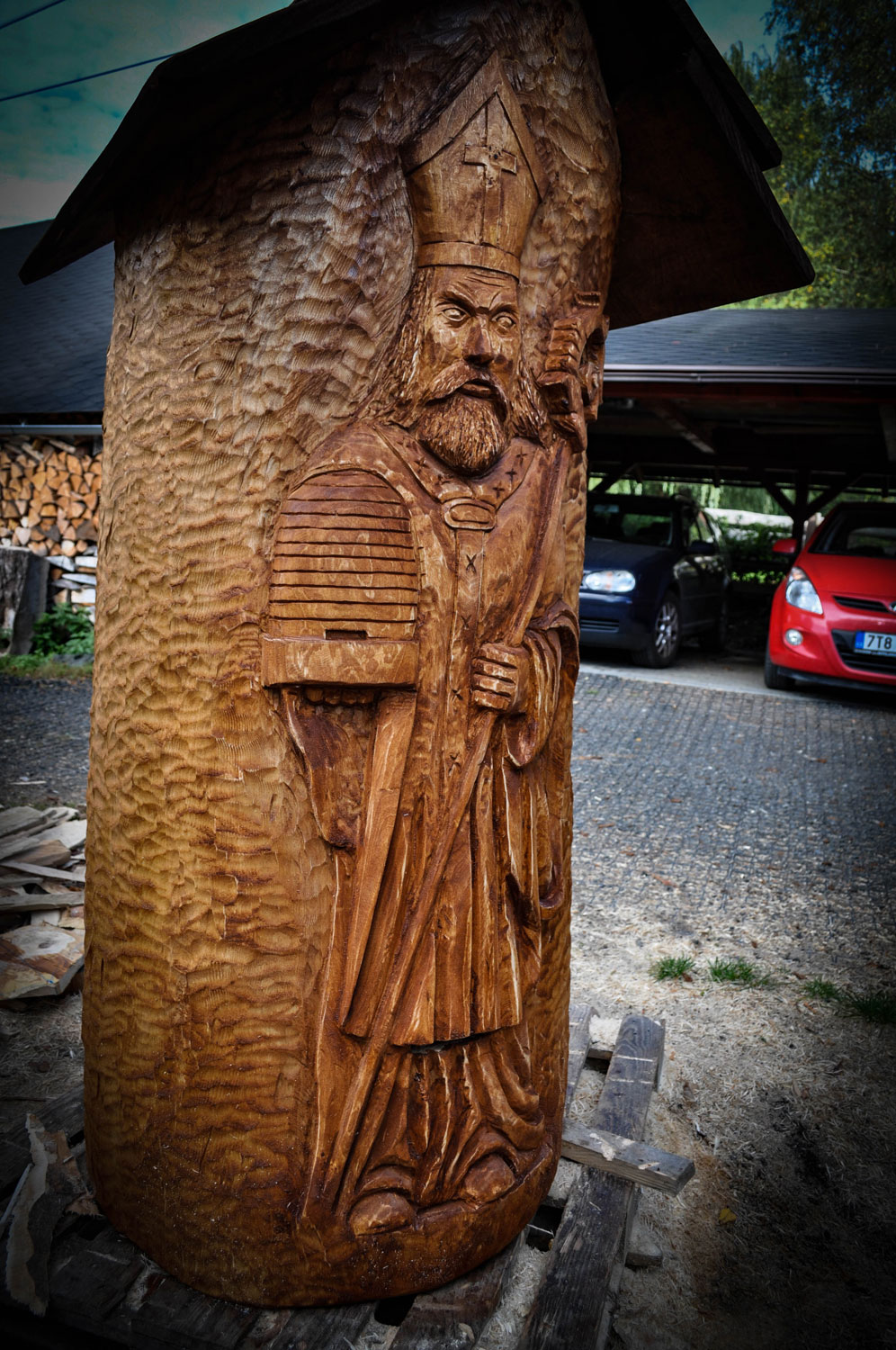 drevorezba-vyrezavani-carving-wood-drevo-socha-klat_vcely-radekzdrazil-20211022-08