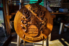 drevorezba-vyrezavani-rezani-carving-wood-drevo-erb-emblem-rdekzdrazil-20200401-016