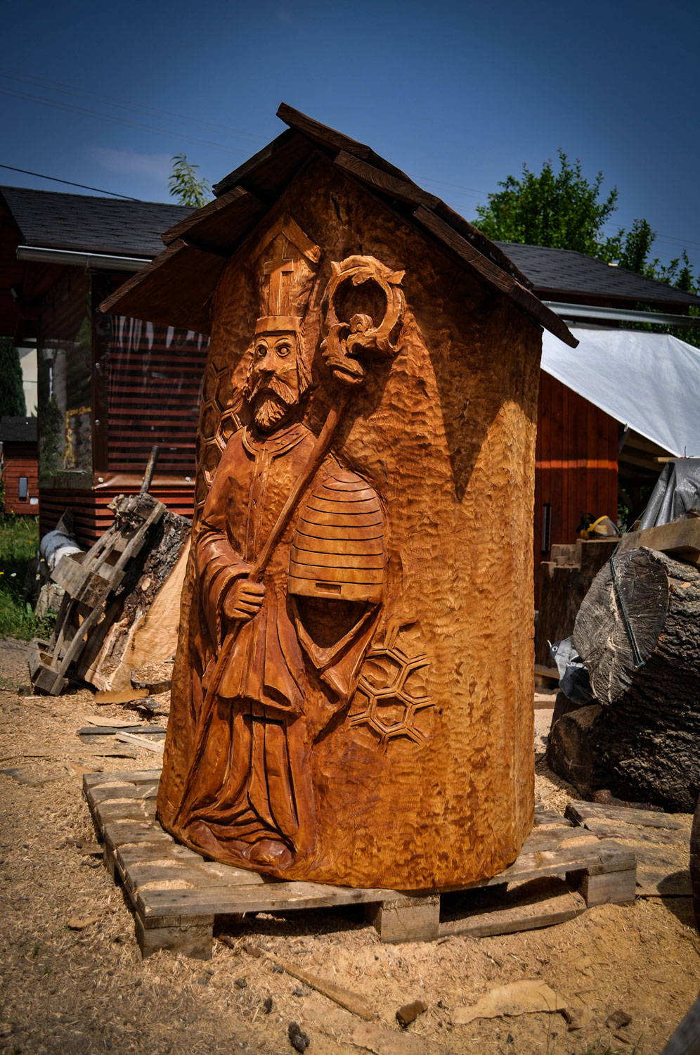 drevorezba-vyrezavani-carving-wood-drevo-socha-vceli-klat-ambroz-radekzdrazil-20210628-01