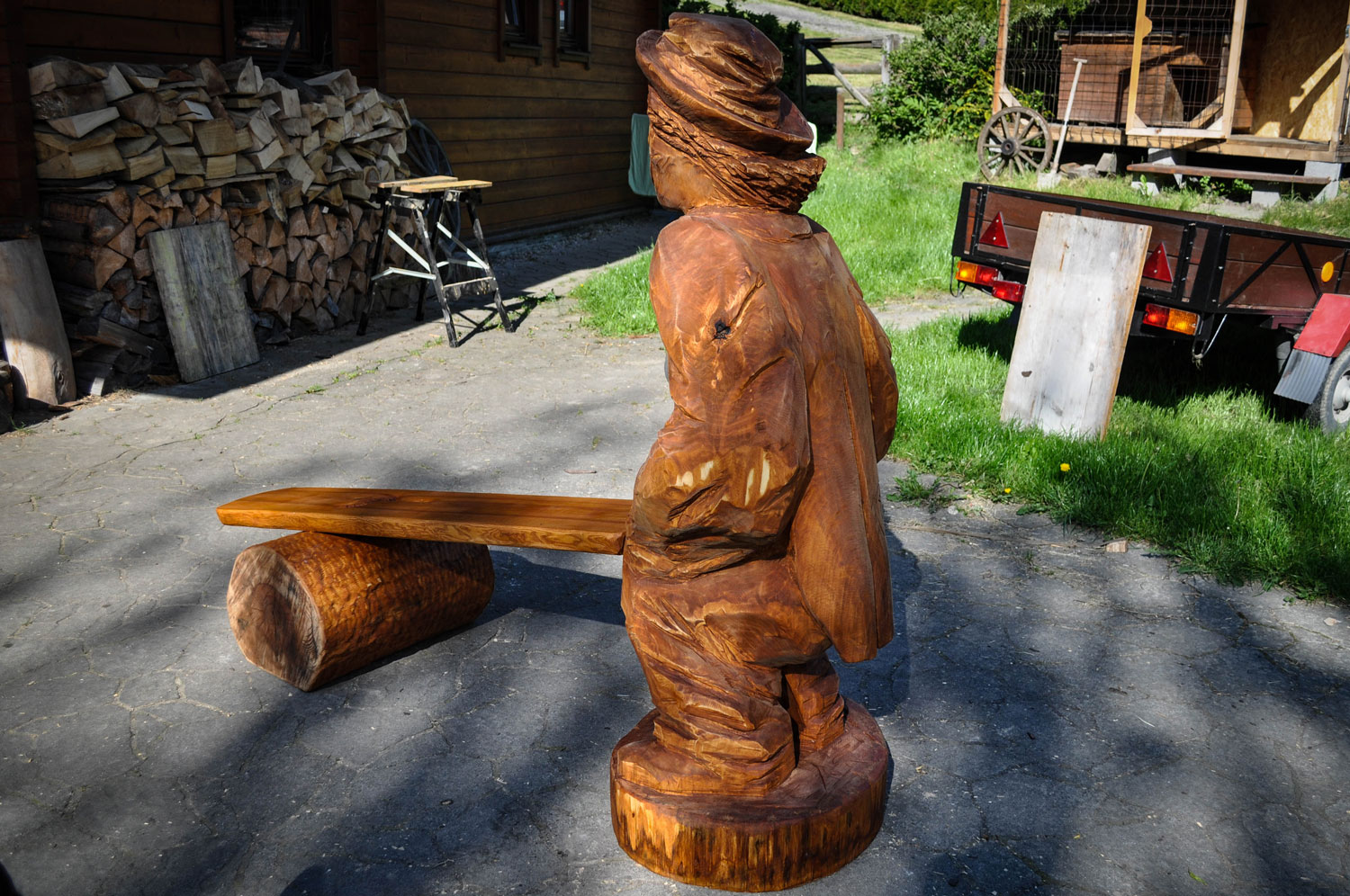 drevorezba-vyrezavani-carving-wood-drevo-socha-vceli-lavicka-klaun-radekzdrazil-20210531-08