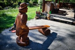 drevorezba-vyrezavani-carving-wood-drevo-socha-vceli-lavicka-klaun-radekzdrazil-20210531-04