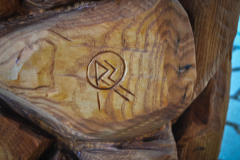 drevorezba-vyrezavani-rezani-carving-wood-drevo-lavice-lavicka-bagr-rdekzdrazil-011