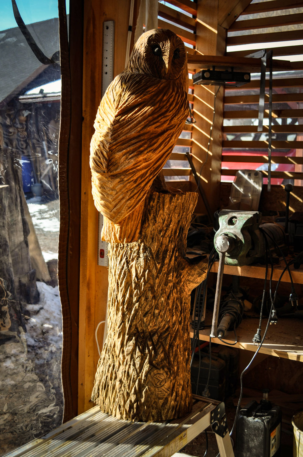 rezbar-drevorezba-vyrezavani-carving-wood-drevo-socha-bysta-sova_palena-110cm-radekzdrazil-20210220-08