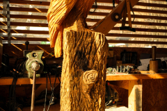 rezbar-drevorezba-vyrezavani-carving-wood-drevo-socha-bysta-sova_palena-110cm-radekzdrazil-20210220-01