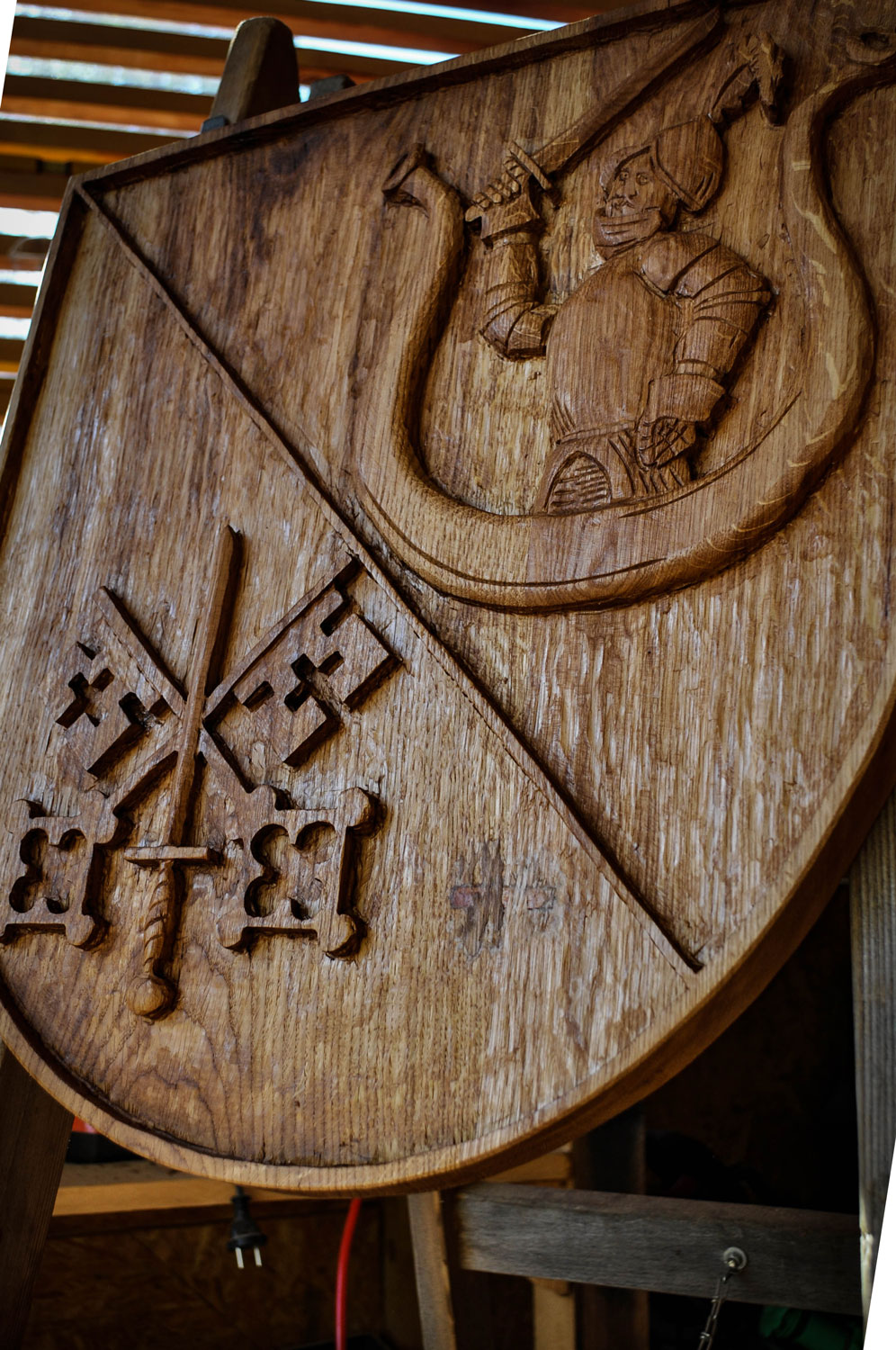 drevorezba-vyrezavani-carving-wood-drevo-socha-znak-erb-emblem-radekzdrazil-20210623-02